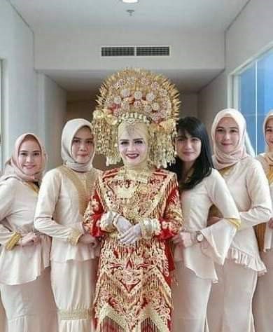 Detail Gaya Foto Pengantin Dan Pagar Ayu Nomer 7