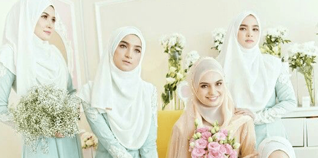 Detail Gaya Foto Pengantin Dan Pagar Ayu Nomer 8