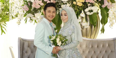 Detail Gaya Foto Pengantin Di Pelaminan Nomer 19