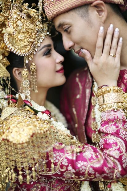 Detail Gaya Foto Pengantin Di Pelaminan Nomer 23