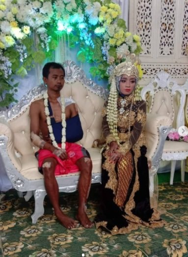 Detail Gaya Foto Pengantin Di Pelaminan Nomer 41