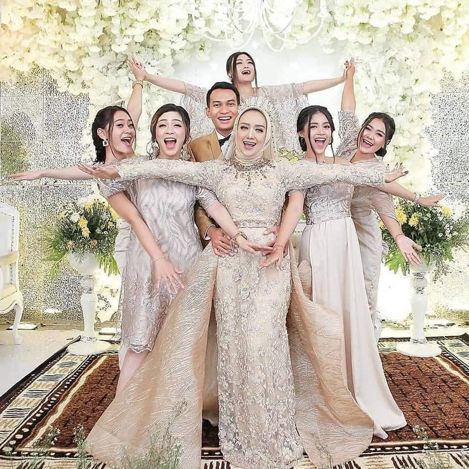 Detail Gaya Foto Pengantin Di Pelaminan Nomer 43