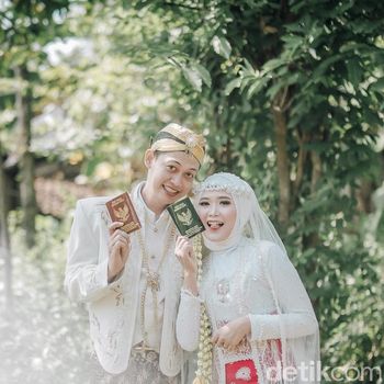 Detail Gaya Foto Pengantin Yang Bagus Nomer 20