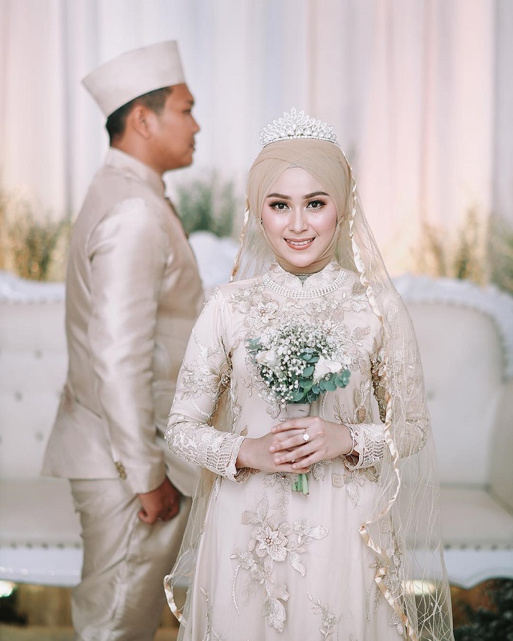 Detail Gaya Foto Pengantin Yang Bagus Nomer 4