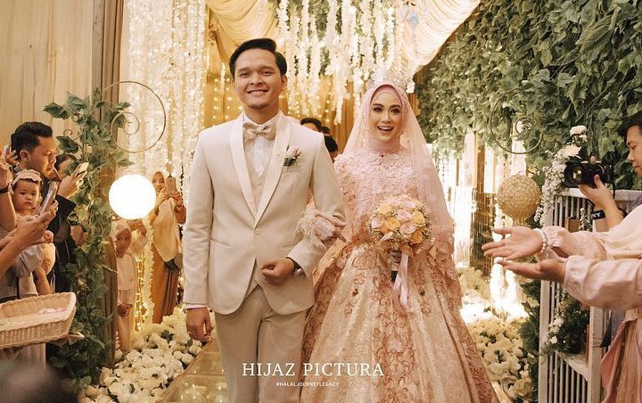 Detail Gaya Foto Pengantin Yang Bagus Nomer 45