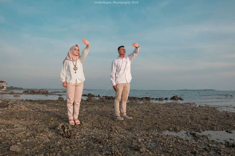 Detail Gaya Foto Prewed Di Pantai Nomer 11