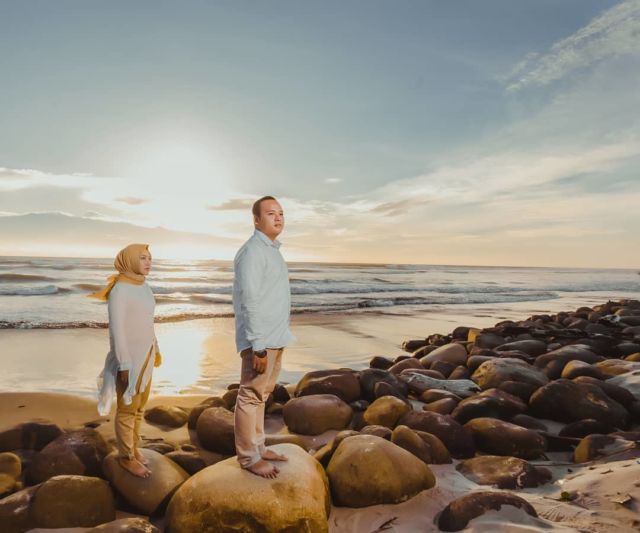 Detail Gaya Foto Prewed Di Pantai Nomer 14