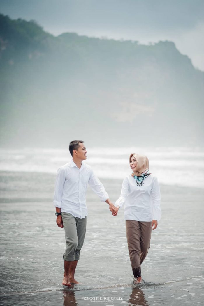 Detail Gaya Foto Prewed Di Pantai Nomer 26