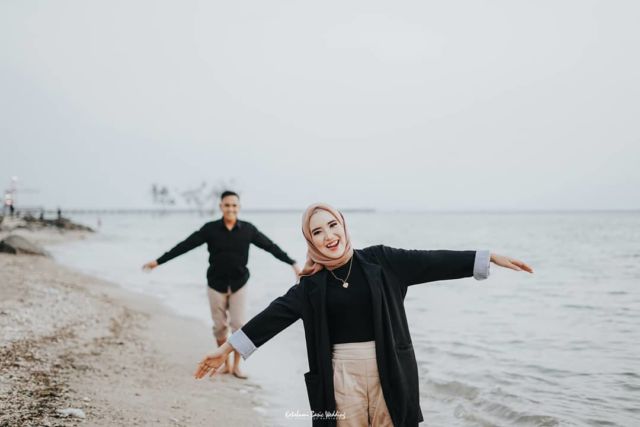 Detail Gaya Foto Prewed Di Pantai Nomer 39