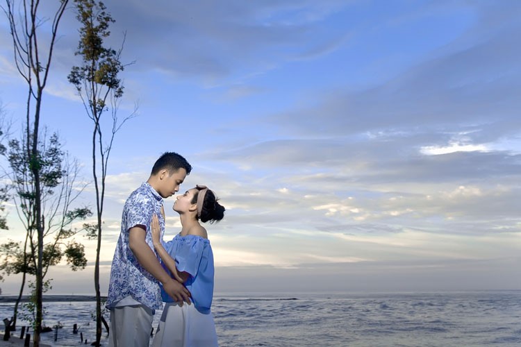 Detail Gaya Foto Prewed Di Pantai Nomer 6