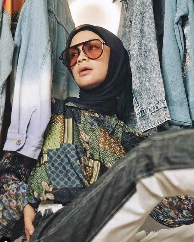 Detail Gaya Foto Selebgram Hijab Nomer 25