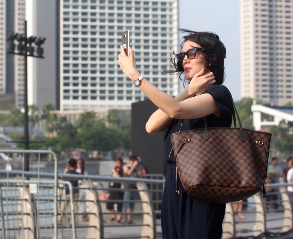 Detail Gaya Foto Selfie Yang Bagus Nomer 48