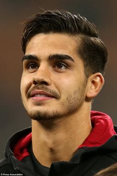 Detail Gaya Rambut Andre Silva Nomer 14