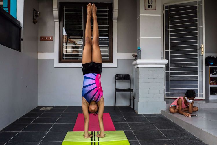 Detail Handstand Adalah Berdiri Dengan Nomer 9