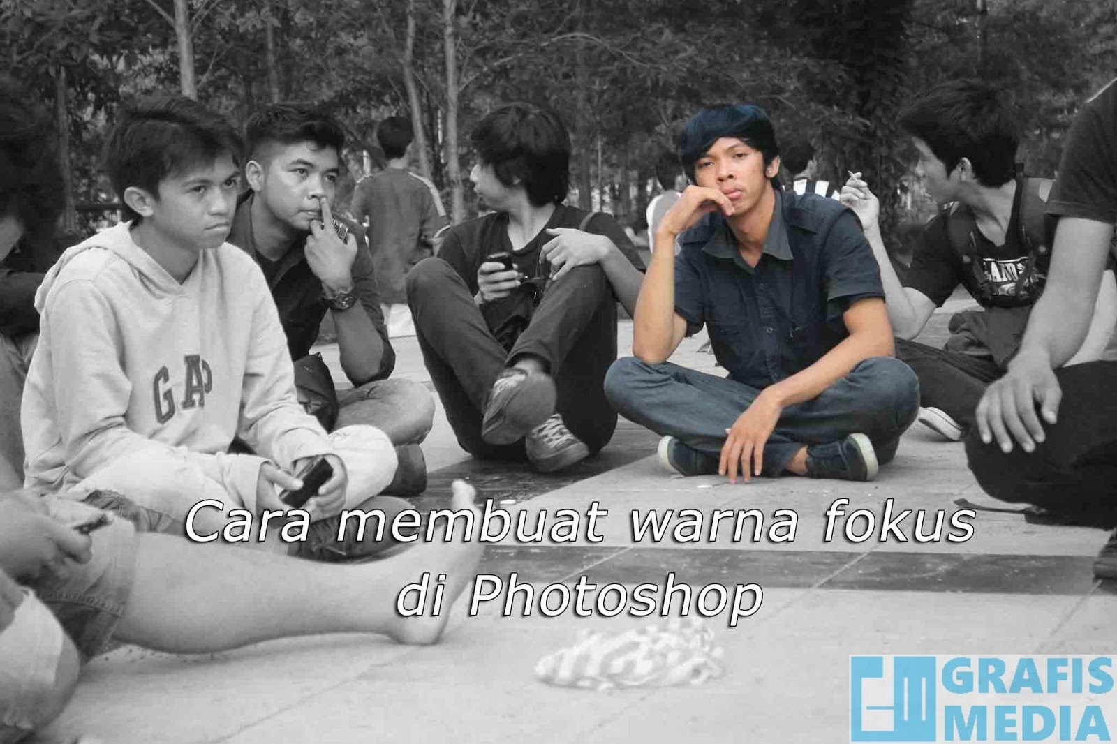 Detail Background Hitam Putih Objek Berwarna Di Photoshop Nomer 9
