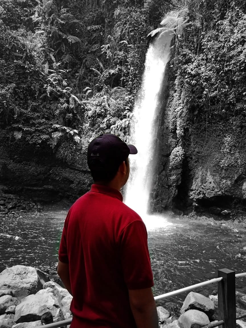 Detail Background Hitam Putih Objek Berwarna Di Photoshop Nomer 13
