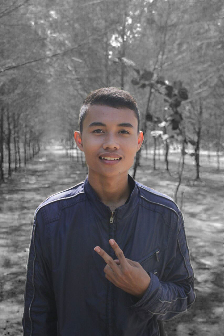 Detail Background Hitam Putih Objek Berwarna Di Photoshop Nomer 2
