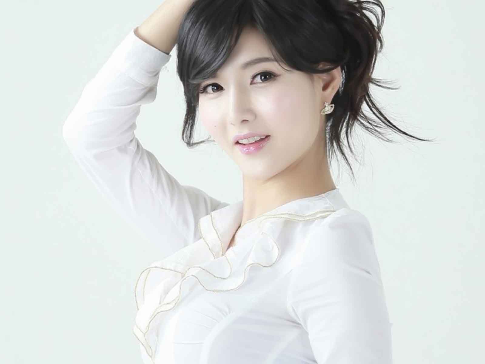 Detail Background Hitam Putih Objek Berwarna Di Photoshop Nomer 23