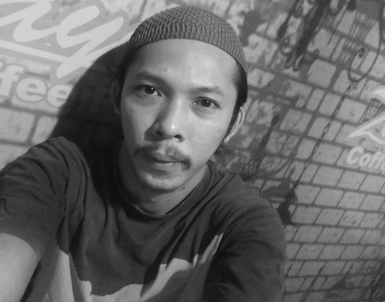 Detail Background Hitam Putih Objek Berwarna Di Photoshop Nomer 25