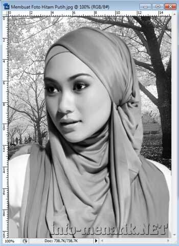 Detail Background Hitam Putih Objek Berwarna Di Photoshop Nomer 44
