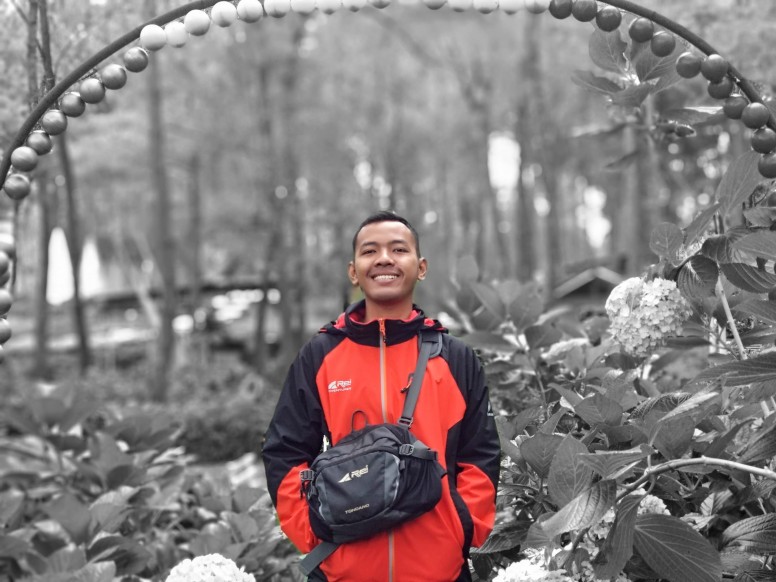 Detail Background Hitam Putih Objek Berwarna Di Photoshop Nomer 6