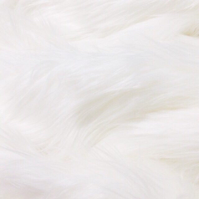 Detail Background Karpet Bulu Putih Nomer 14