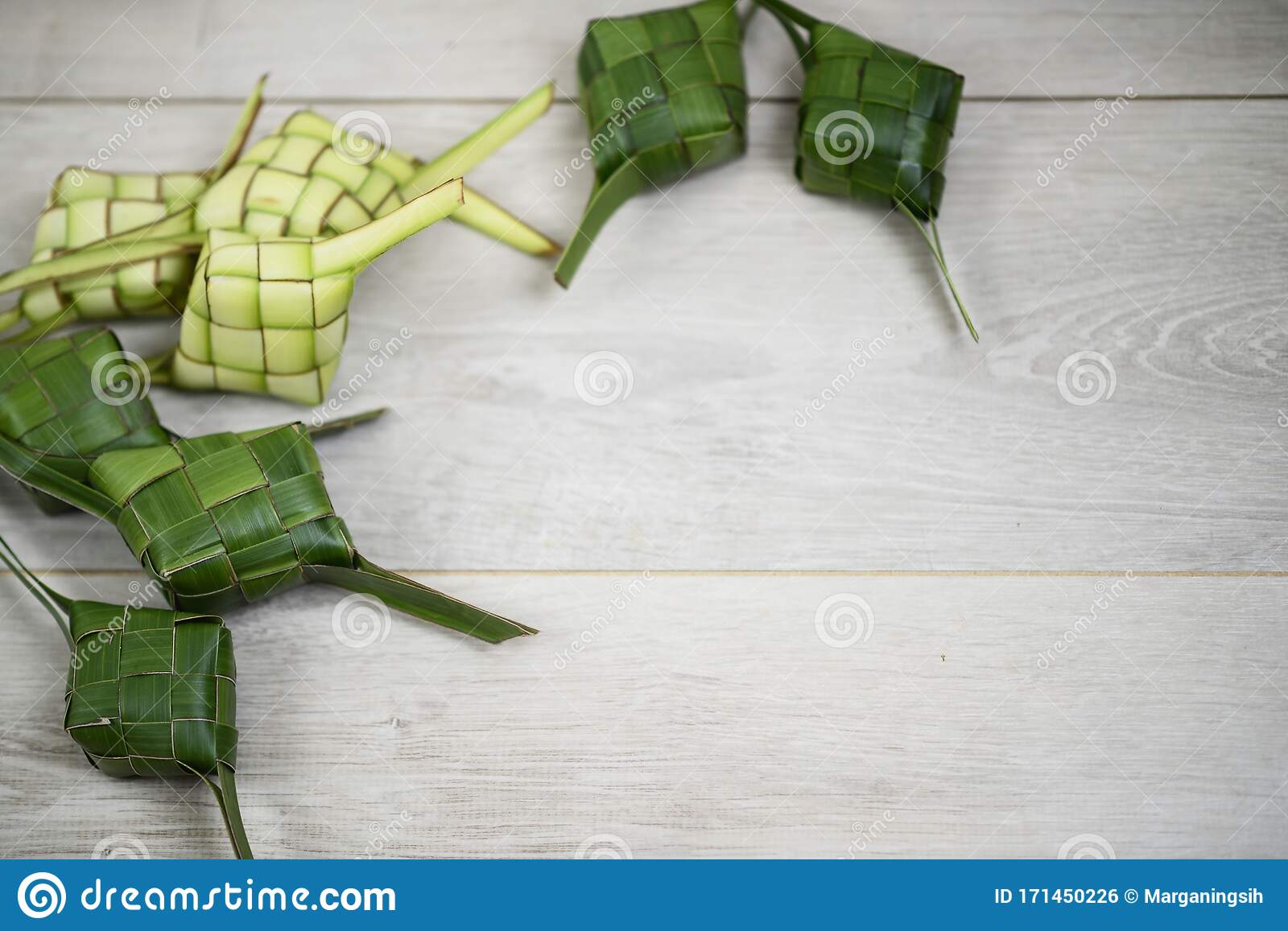 Background Ketupat - KibrisPDR