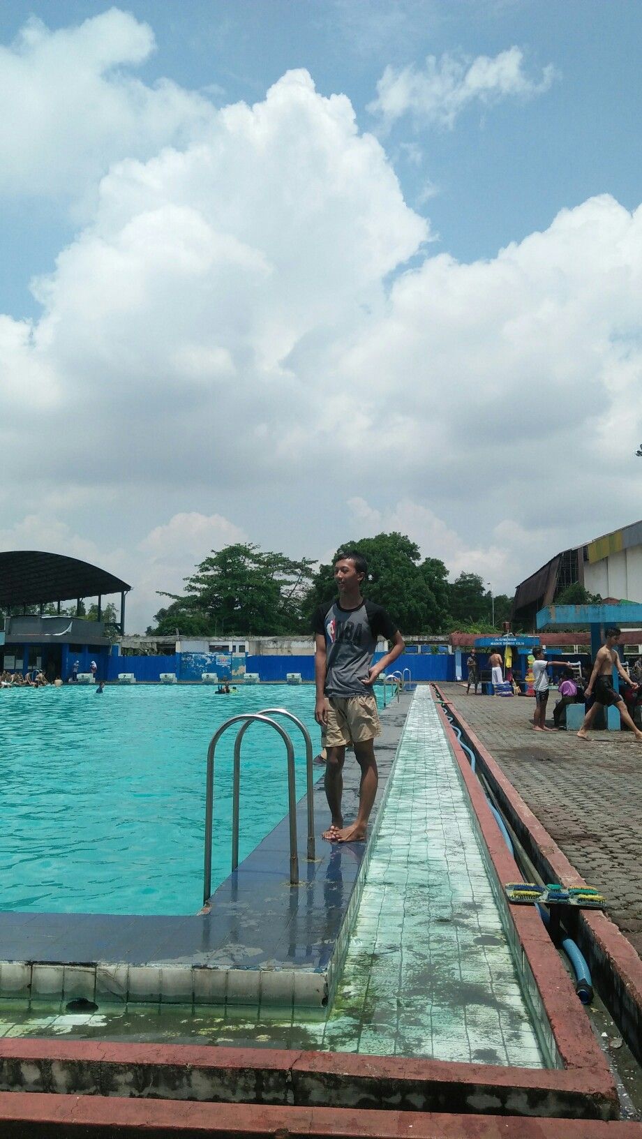 Detail Background Kolam Renang Nomer 21
