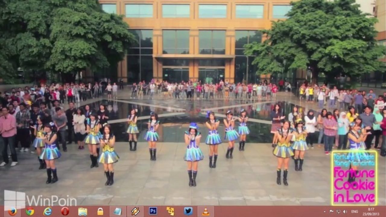 Detail Background Laptop Bergerak Windows 8 Nomer 37