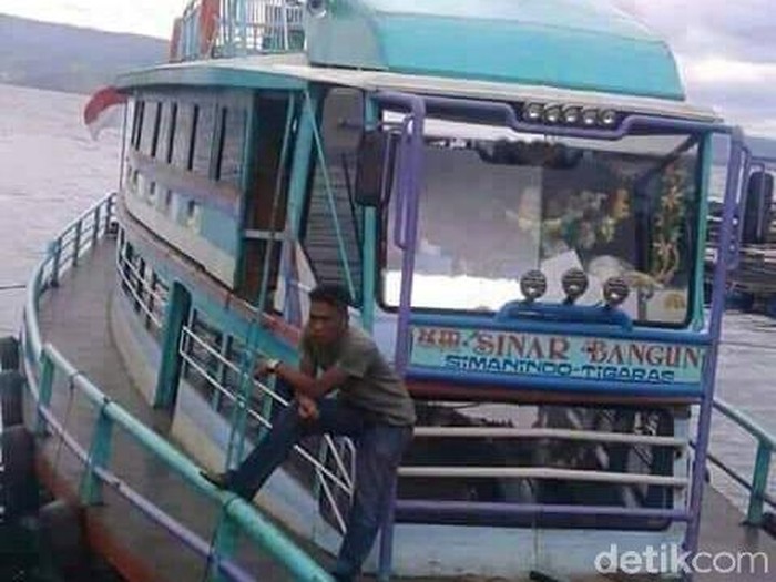 Detail Kapal Motor Tenggelam Di Danau Toba Nomer 19