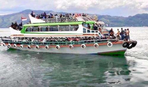 Detail Kapal Motor Tenggelam Di Danau Toba Nomer 45