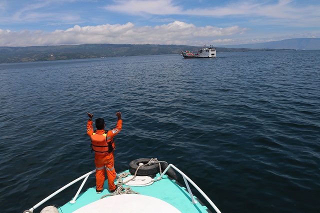 Detail Kapal Motor Tenggelam Di Danau Toba Nomer 48