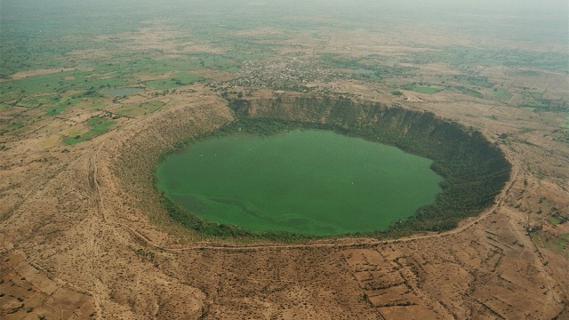 Detail Kawah Meteor Di Arizona Adalah Nomer 18