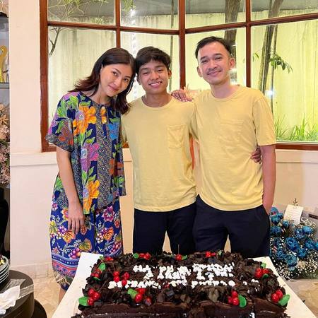 Detail Kue Ulang Tahun 17 Tahun Nomer 32