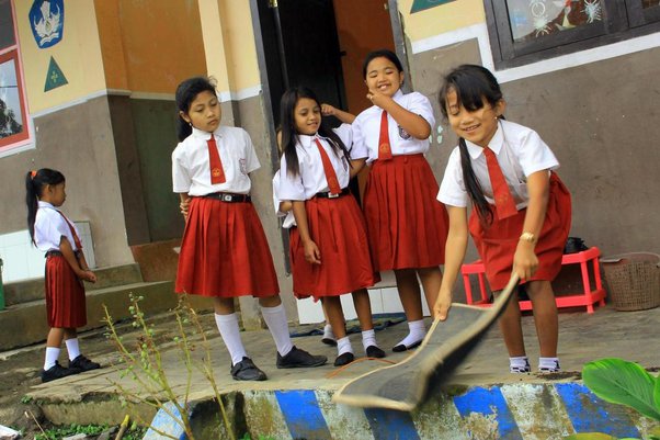 Detail Kumpulan Gambar Seragam Sekolah Merah Putih Nomer 19