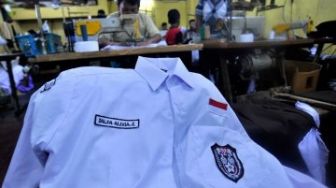 Detail Kumpulan Gambar Seragam Sekolah Merah Putih Nomer 34