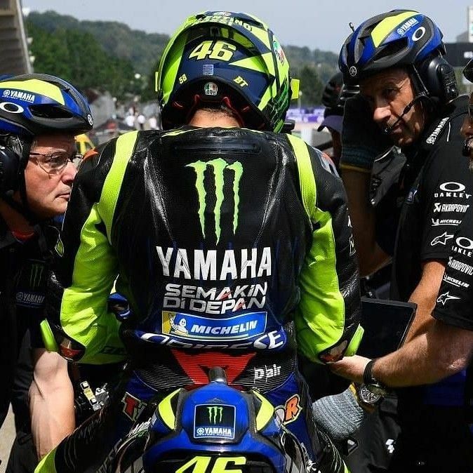 Detail Kumpulan Gambar Valentino Rossi Terbaru Nomer 9