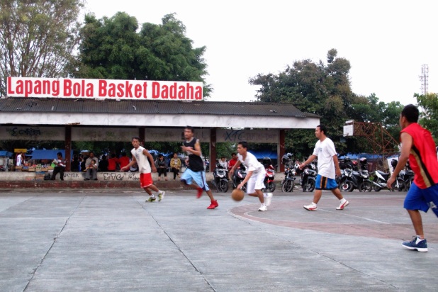 Detail Lapangan Basket Di Rumah Nomer 47