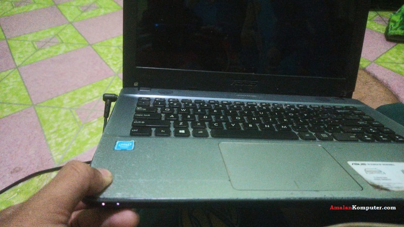 Detail Laptop Menyala Dan Tidak Ada Gambar Nomer 26