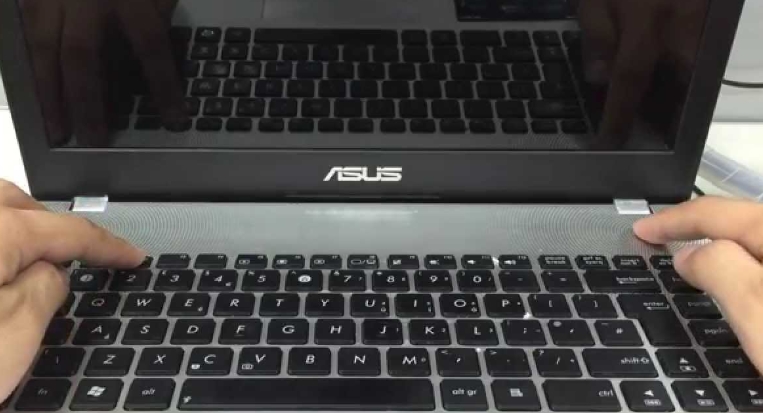 Detail Laptop Menyala Dan Tidak Ada Gambar Nomer 38