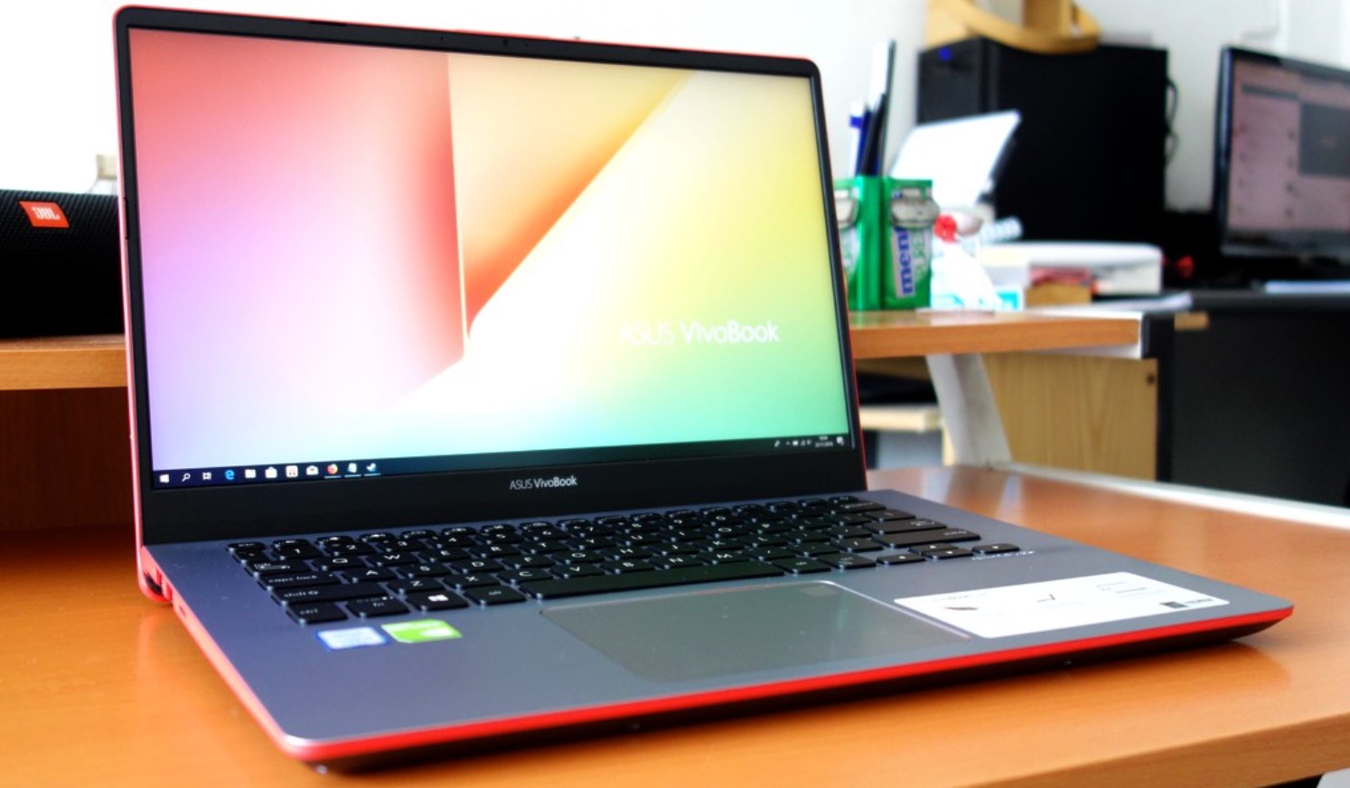Detail Laptop Untuk Desain Grafis Dan Multimedia Nomer 3