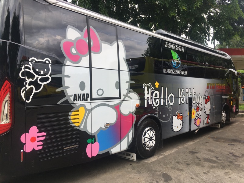 Detail Livery Bus Hello Kitty Nomer 22