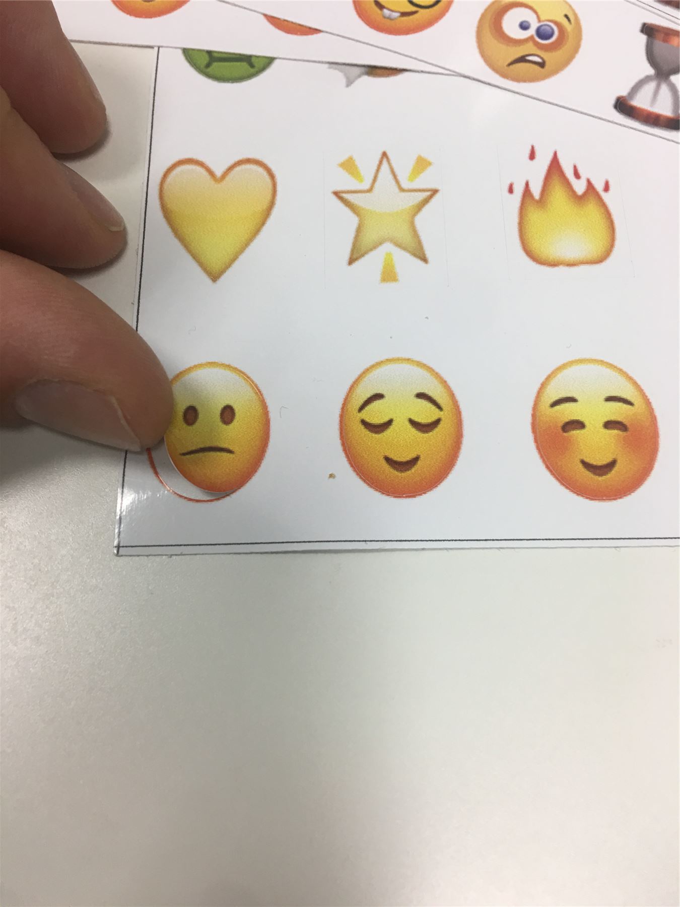 Detail Macam Macam Emoji Nomer 30