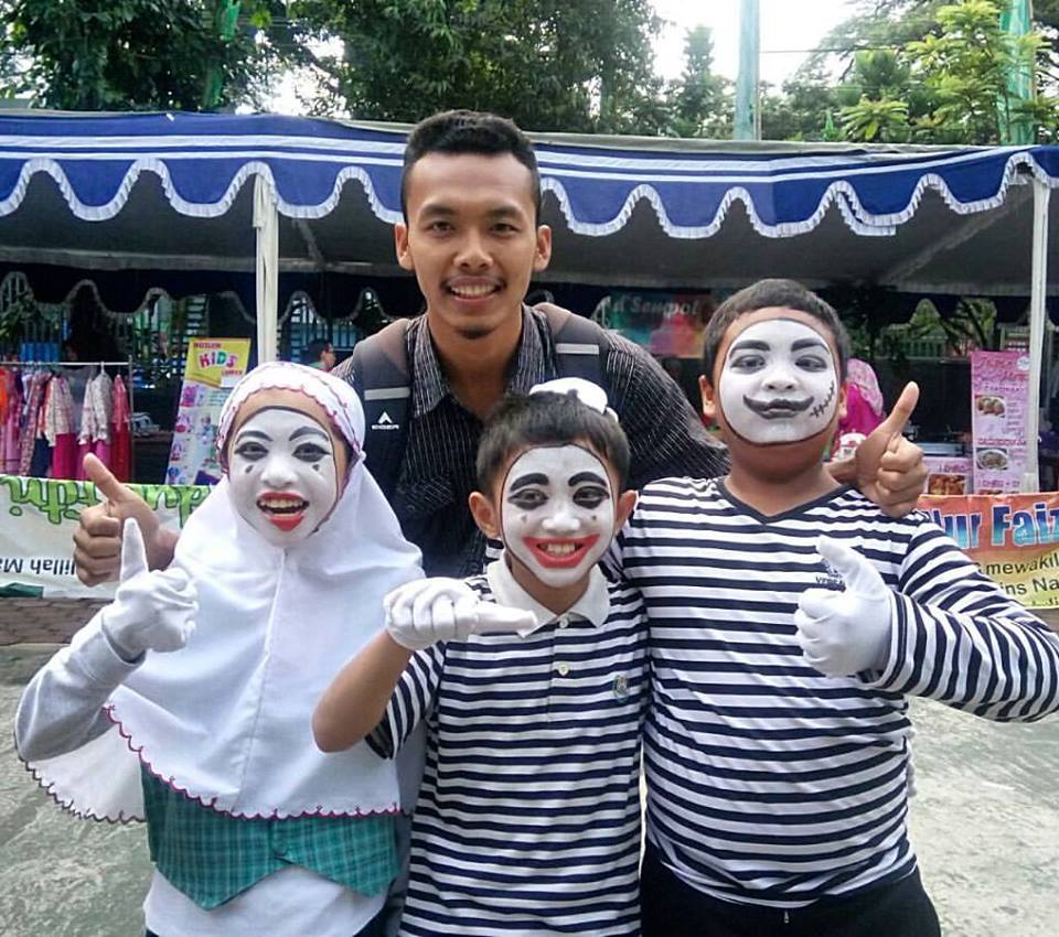 Detail Make Up Pantomim Pakai Apa Nomer 27