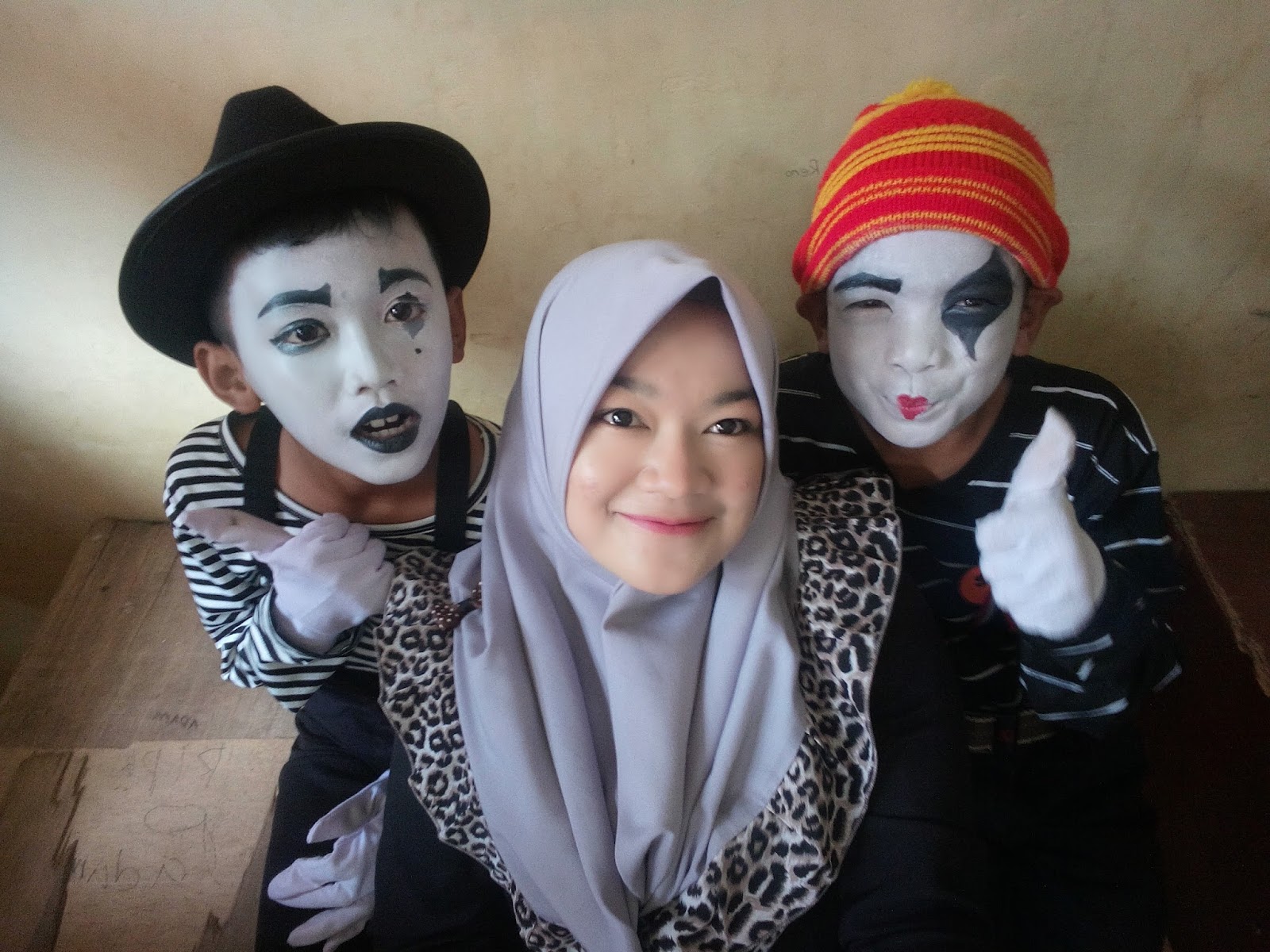 Detail Make Up Pantomim Pakai Apa Nomer 36