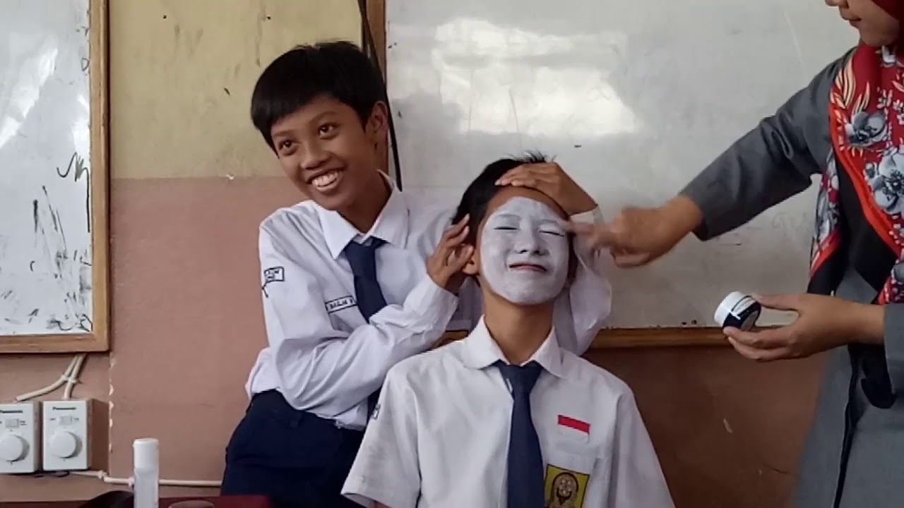 Detail Make Up Pantomim Pakai Apa Nomer 46