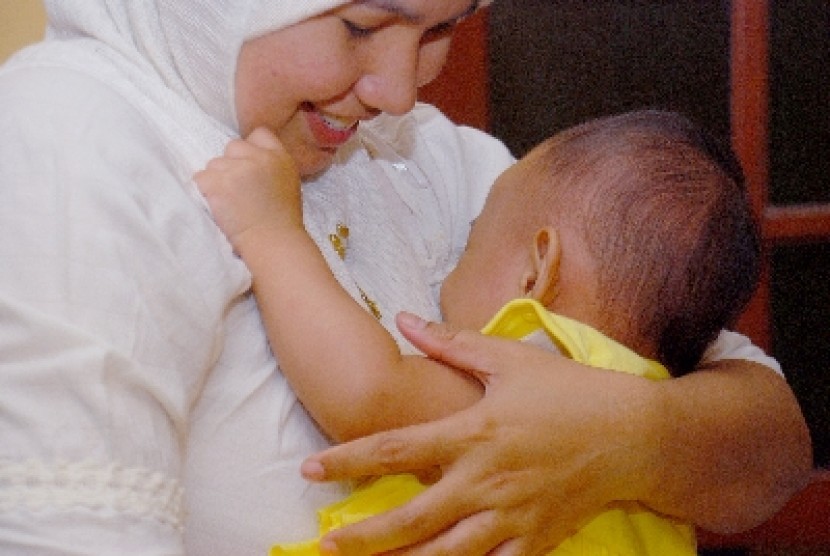 Detail Manusia Menyusui Bayi Monyet Nomer 27