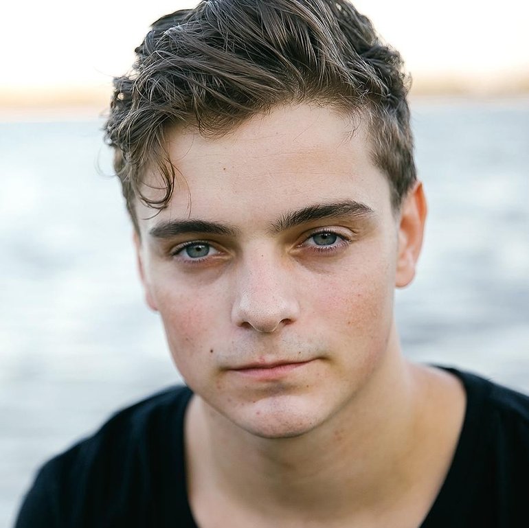 Detail Martin Garrix Hairstyle Nomer 35