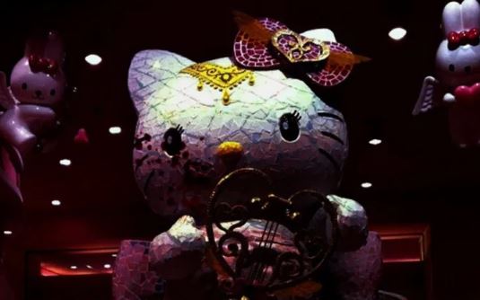 Detail Misteri Dibalik Boneka Hello Kitty Nomer 23