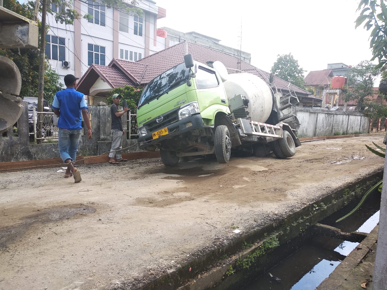 Detail Mobil Pengaduk Semen Nomer 50